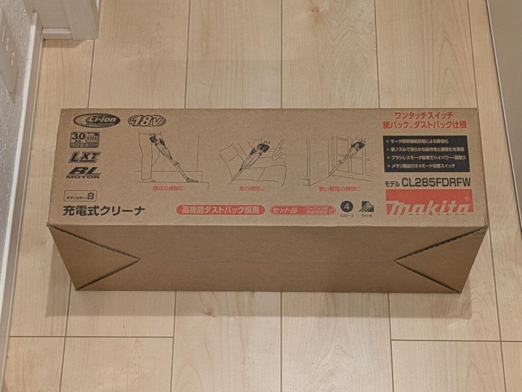 マキタ掃除機CL285FDRFWの箱
